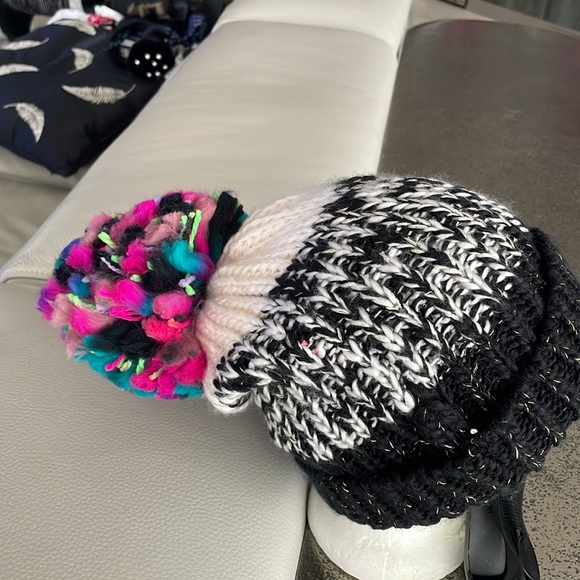 BETSEY JOHNSON ACRYLIC BEANIE WITH POM-POM - Picture 4 of 7